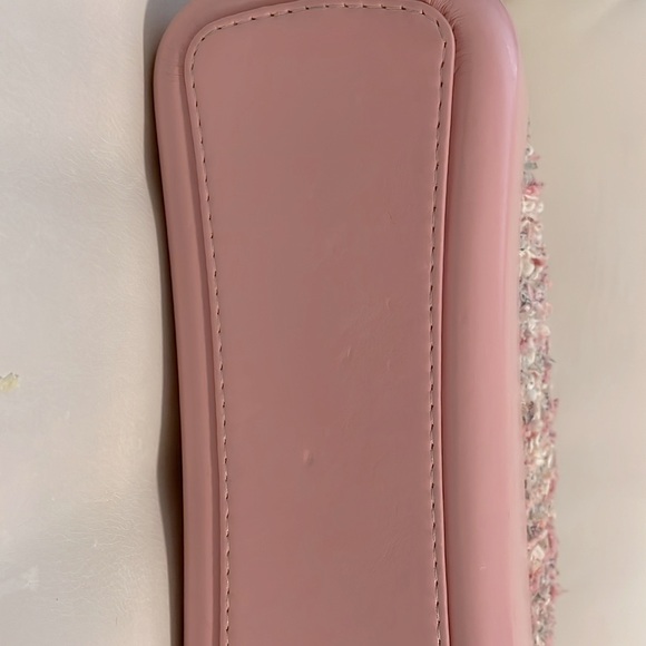 Pre loved Chanel Gabrielle medium in tweed - Picture 7 of 14